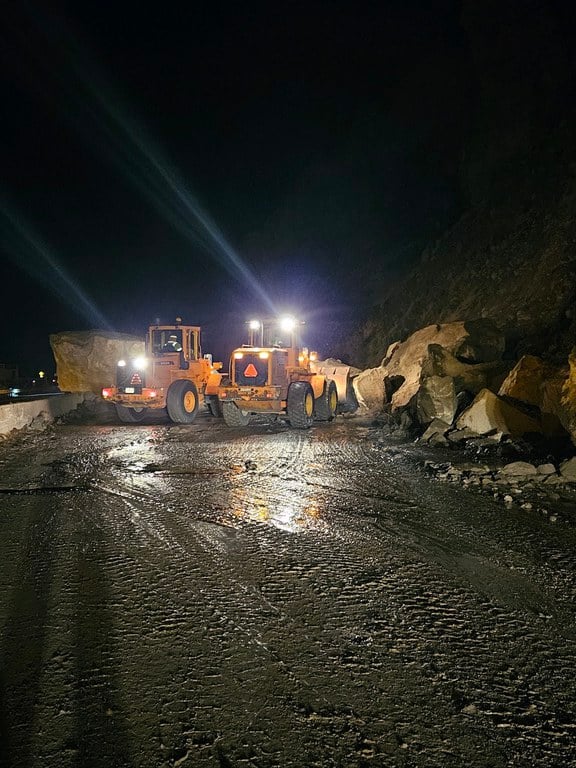 Night work on I-70 Debeque Canyon following rockslide 